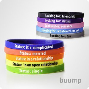 Facebook'taki İlişki Durumunuzu Bileğinizde Taşıyın