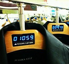 Fiziksel mağazada Facebook beğenisiyle giysi almak...