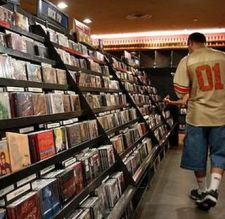 Dijital müzik satışları yükselişte ama albüm satışlarında halen CD'ler önde