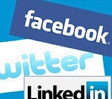 Linkedin'de gözlüyor, Foursquare'da paylaşıyoruz