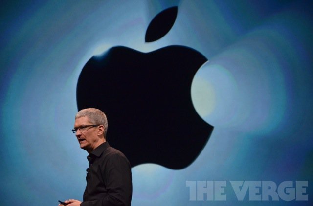 tim-cook-iphone-5