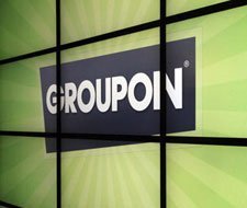 Gelirlerini arttırmaya devam eden Groupon, borsada değer kaybetmeye devam ediyor