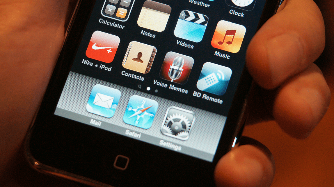Uygulama gelirinde App Store, indirme sayısında Google Play önde