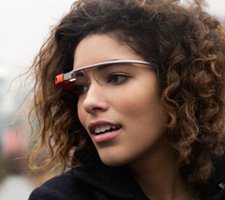 Google Glass'a Foursquare, TripIt ve OpenTable uygulamaları eklendi