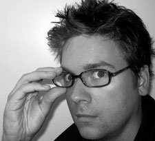 Biz Stone: Facebook ücretli bir model sunmalı