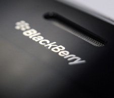 Bir milyar dolar zarar açıklayan BlackBerry’ye kurucusu talip