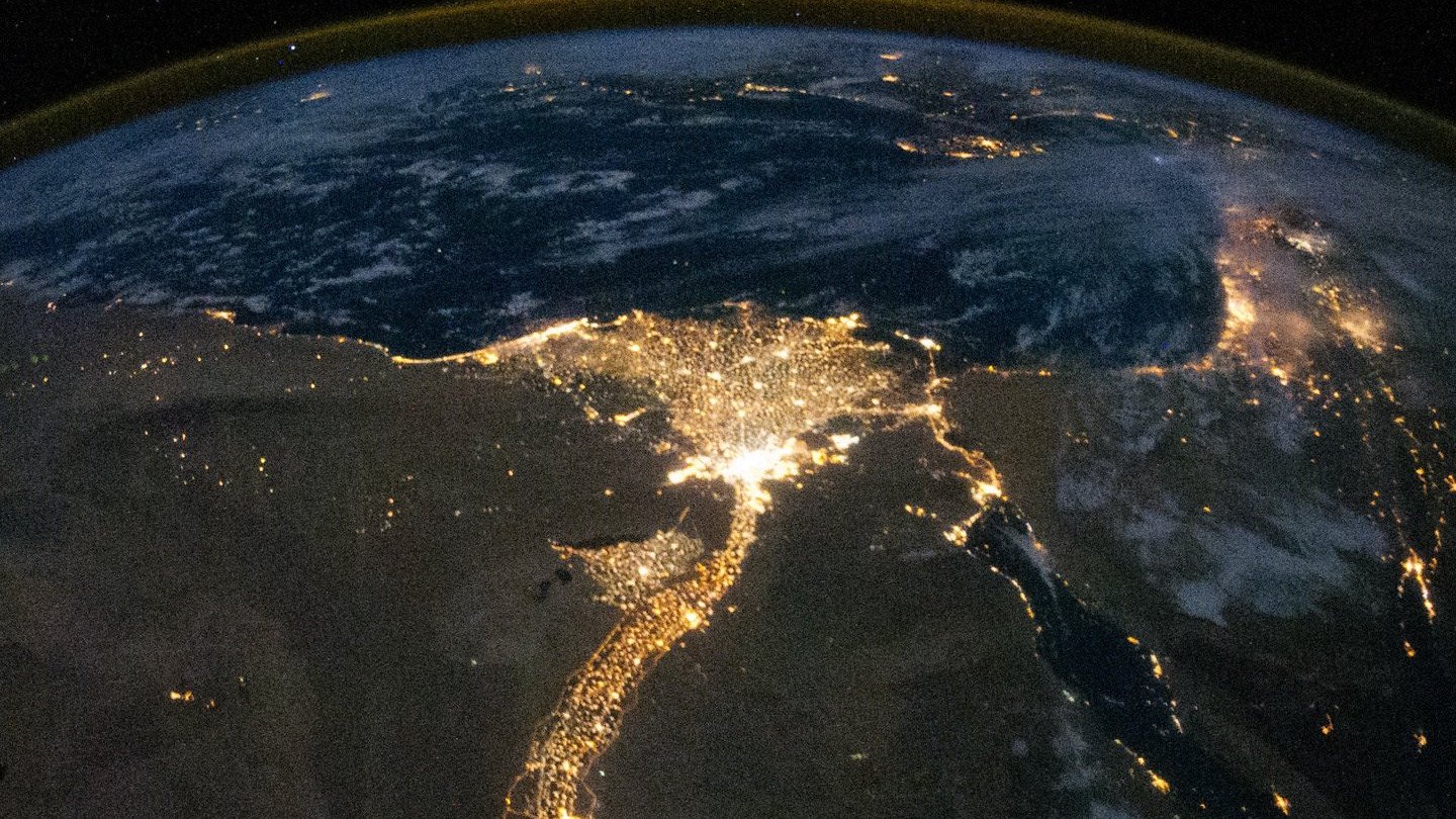 Akademisyenlerin ve sektör profesyonellerinin gözünden değişen dünya