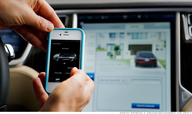 Tesla S yeni güncellemesiyle iPhone'dan çalıştırılabilecek