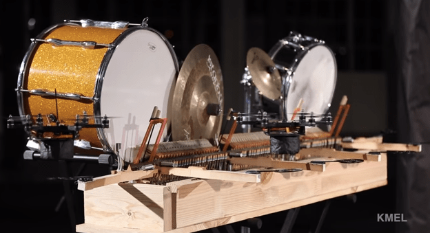 Drone orkestrasıyla kısa bir mola [Video klip]