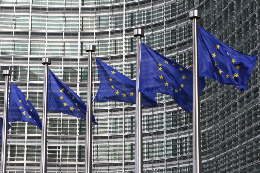 Avrupa Birliği, Google ve Apple gibi devlere karşı istediğini elde edebiliyor mu?