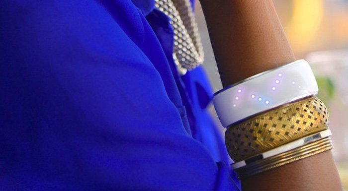 Kadın girişimcinin kadınlara özel tasarladığı akıllı bileklik: elemoon