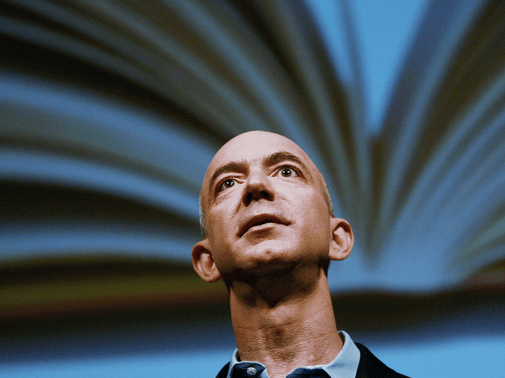 Amazon'un kurucusu Jeff Bezos, gizli uzay seyahati girişimiyle Elon Musk'a rakip oluyor