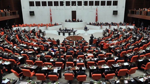 İnternet Yasası ile ilgili Başbakan ve Ulaştırma Bakanı'na erişim engelleme yetkisi veren değişiklik gündemde