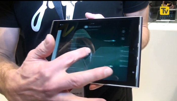 MWC 2015'te henüz piyasaya çıkmayan Jolla Tablet'i inceledik