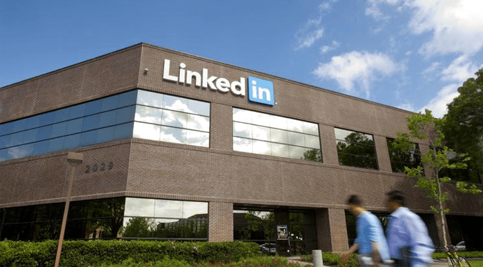 LinkedIn'i yasaklayan Rusya, Facebook ve Twitter'ı uyardı