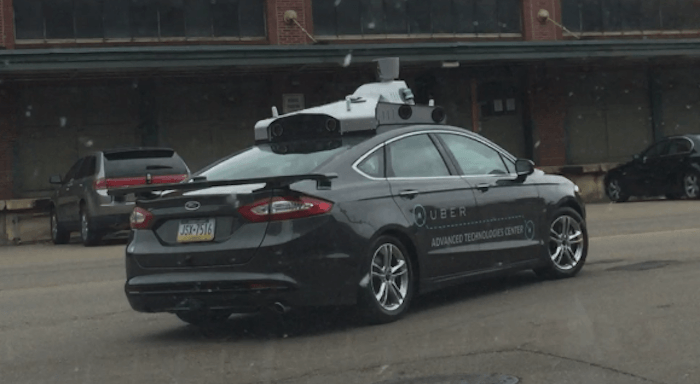 Pittsburgh'da sürücüsüz araç test ederken görüntülenen Uber büyük düşünüyor