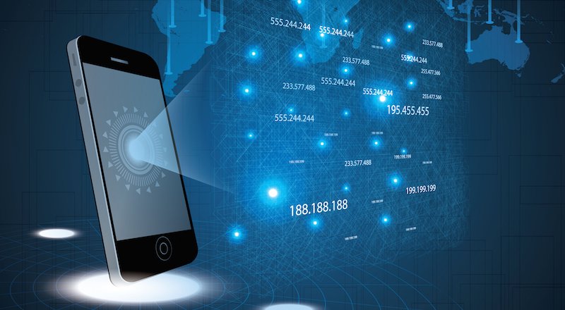 Edward Snowden: Şirinler, tek SMS'le telefonunuzu ele geçirebilir