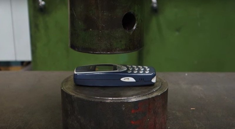 YouTube'un yeni fenomeni hidrolik press'te ezilen nesneleri izlemek