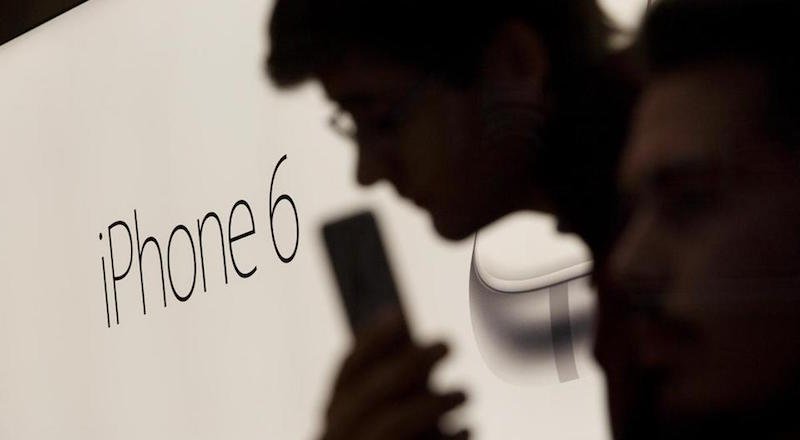 Edward Snowden ünlü hacker Bunnie ile birlikte bir iPhone kılıfı tasarladı