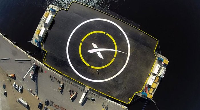 SpaceX Falcon 9'un drone replikasından suya iniş denemesi