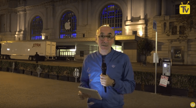 Apple'ın yeni iPhone'u tanıtacağı oditoryumun önündeyiz!