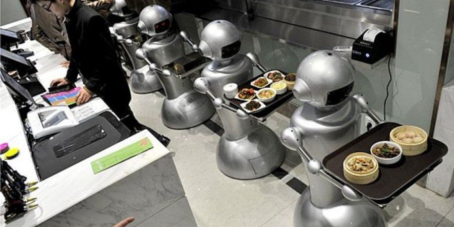 Pizza Hut’ın Şangay’daki yeni restoran konseptinde robotlar da yer alıyor