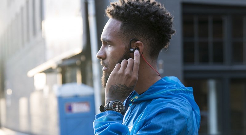 New Balance ve Intel'den akıllı saat: RunIQ