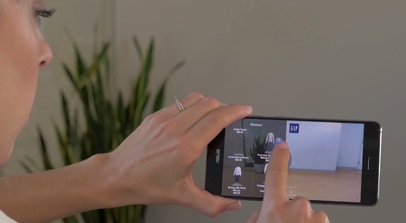 GAP, artırılmış gerçeklik giyinme odalarına yatırım yapıyor