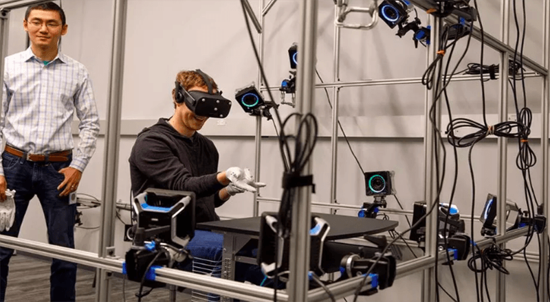Mark Zuckerberg, Oculus Rift eldivenini ilk kez sergiledi