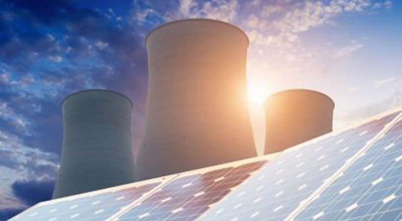 Güneş enerjisi panellerinin enerji üretim kapasitesi nükleer tesisleri geçiyor