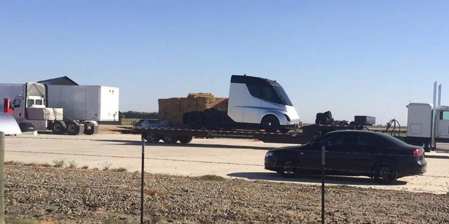 Tesla'nın elektrikli tırı ilk kez görüntülendi