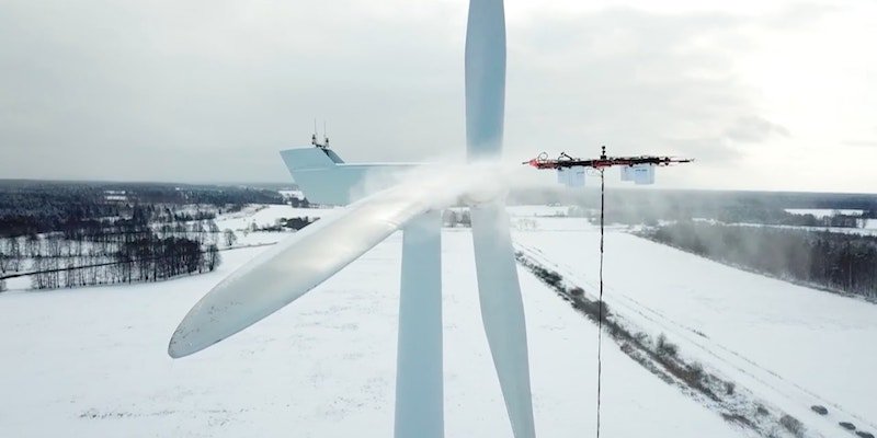 Letonya merkezli Aerones, rüzgar türbinlerinin bakımlarını drone ile sağlıyor
