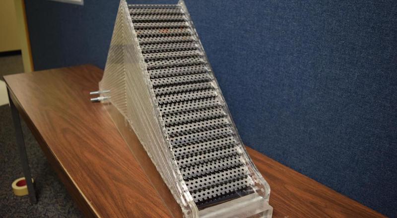 Bilim insanlarından nesneleri su altında görünmez yapan bir cihaz