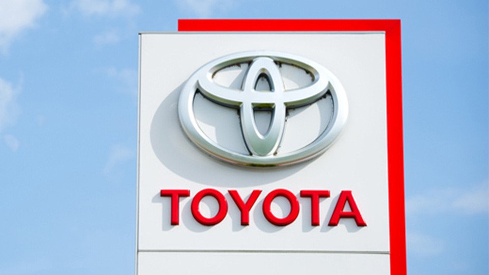 Toyota Uber'e 500 milyon dolar yatırım yaptığını duyurdu