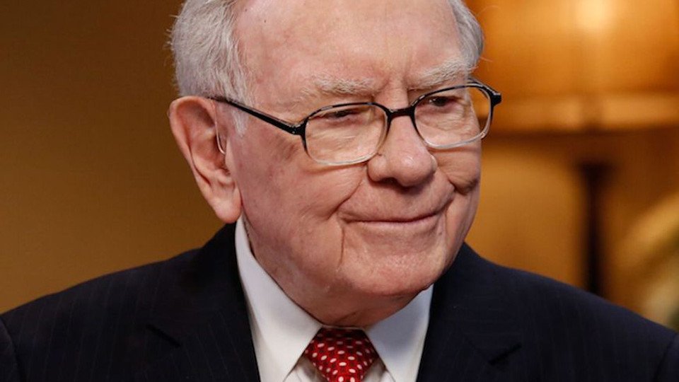 Samsung'un kapaklı telefonunu bırakan Apple'ın yatırımcısı Warren Buffett, iPhone 11 kullanmaya başladı