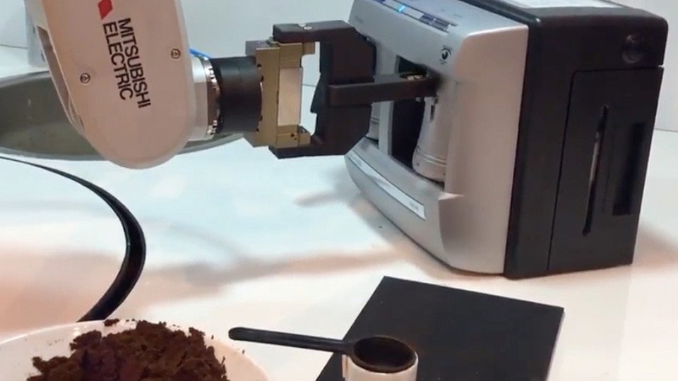 Mitsubishi Electric'ten Türk kahvesi servis edebilen robot