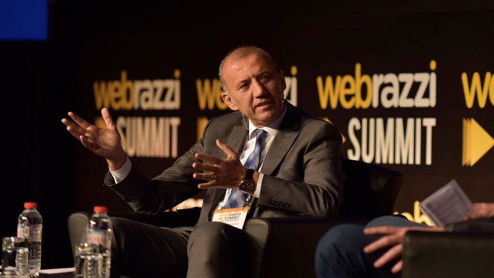 Türkiye İş Bankası'nın diyalog bankacılığı özelindeki kişisel asistanı olan Maxi, Webrazzi Summit 2018 sahnesinde tanıtıldı