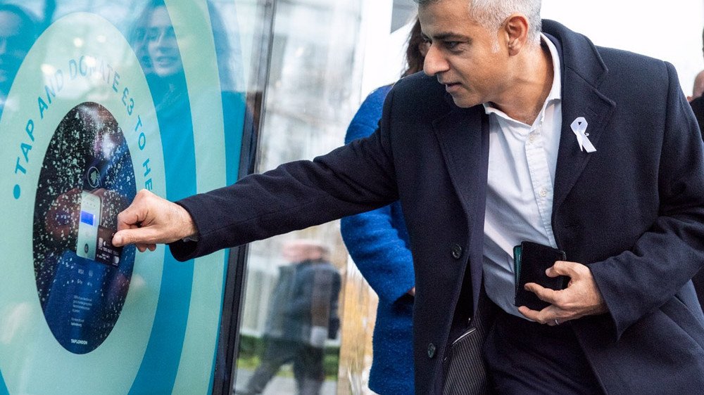 Londralılar evsizler için temassız bağış yapacak