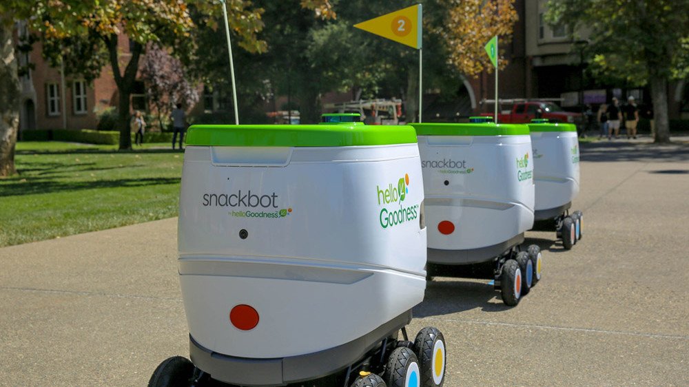 PepsiCo otonom araçla öğrencilere atıştırmalık dağıtmaya başladı