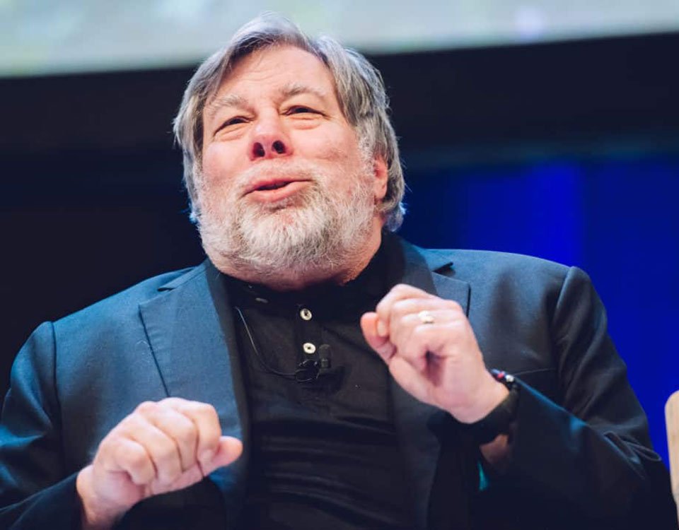 Apple katlanabilir akıllı telefonlar gibi yenilikçi tasarımlarda rakiplerinin gerisinde kaldı