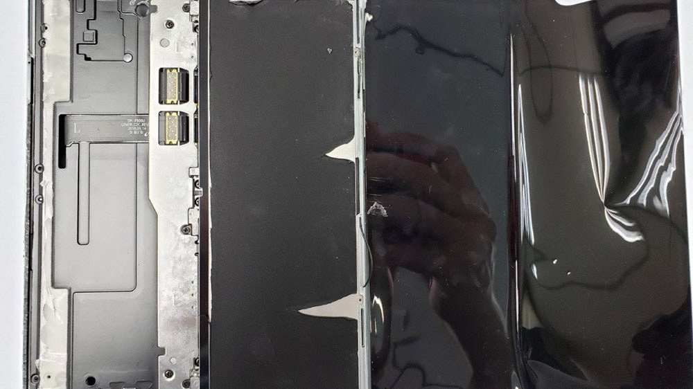 Samsung Galaxy Fold'un içinde yer alan bileşenler, teker teker incelendi