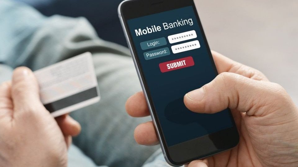 Avrupalı geleneksel bankalar, mobil konusunda dijital bankalara göre bir adım önde