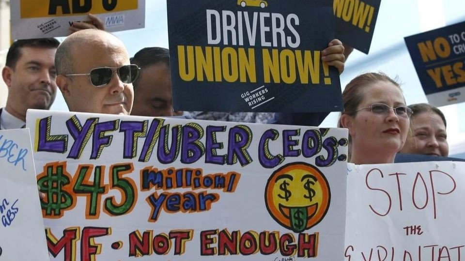 Kaliforniya'da değişen çalışan yasası ile Uber ve Lyft şoförleri kadrolu olacak