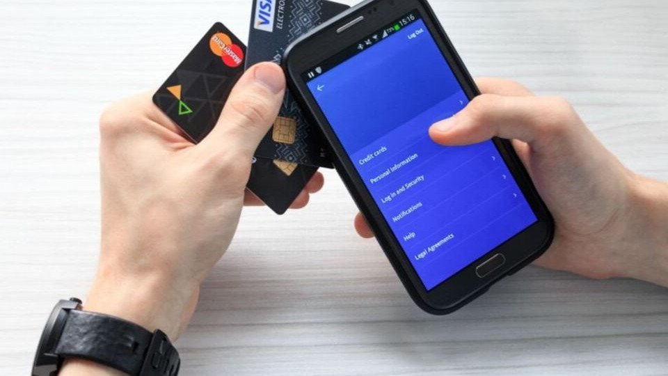 Düşük ücretler ve iyi oranlar, online bankalarda hesap açılmasında etkili oluyor