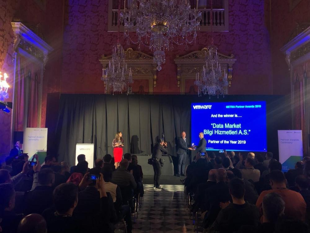 VMware METNA Yılın Partner Ödülü’nü 2. Kez Data Market kazandı