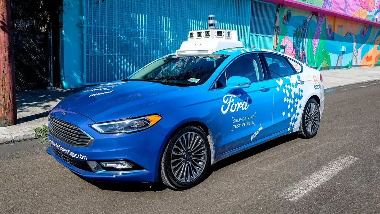 Ford otonom taksi projesini 2022'ye erteledi