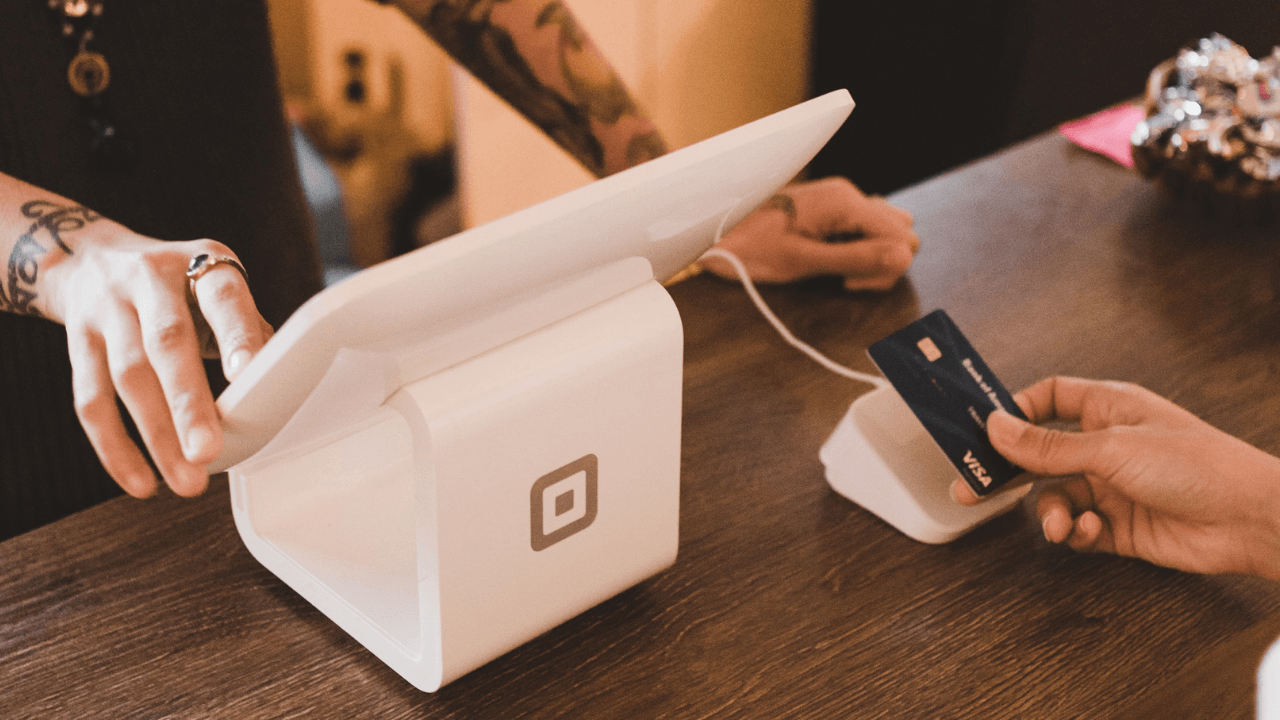 Ağustos ayında kartlı ödeme tutarı, geçen yılın aynı dönemine göre yüzde 22 artışla 102 milyar TL'ye ulaştı