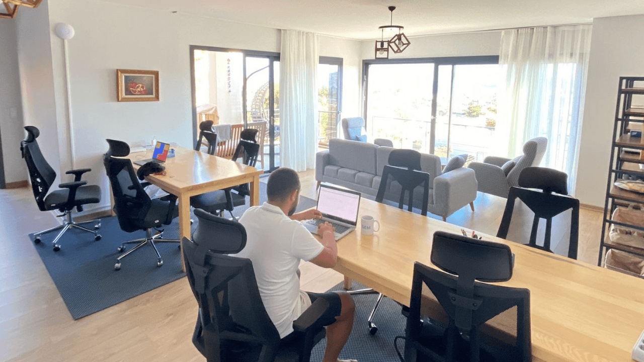 SEM, hem dinlenme hem de çalışma imkanı sunmak üzere Bodrum'da yeni bir ofis açtı