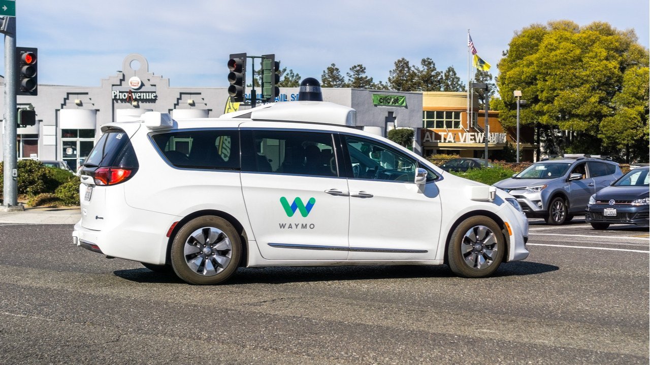 Waymo, sürücüsüz taksi servisini sınırlı kullanıcı ile San Francisco'ya da açtı