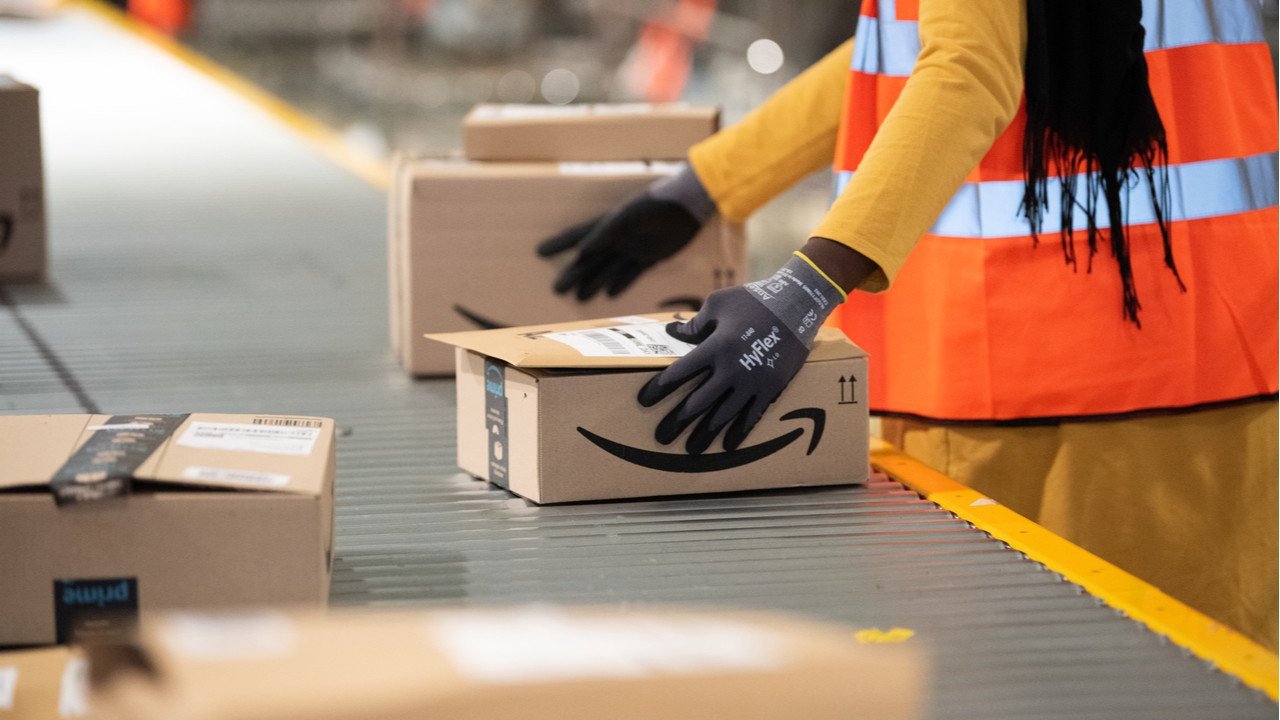 Amazon, çalışanlarının işe dönüş tarihini 2022'ye erteledi